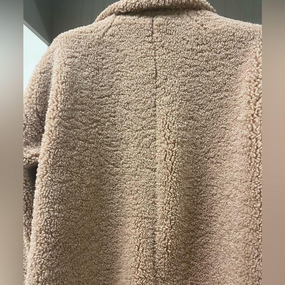 DREAMY HIGH PILE FLEECE COAT IN CAMEL BY THREAD & SUPPLY - Picture 4 of 7